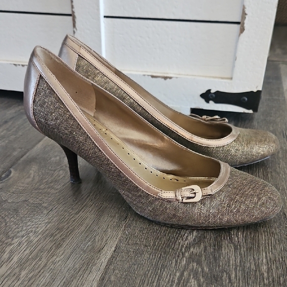 Bandolino Gold and Tan Women's Heels - Picture 3 of 3